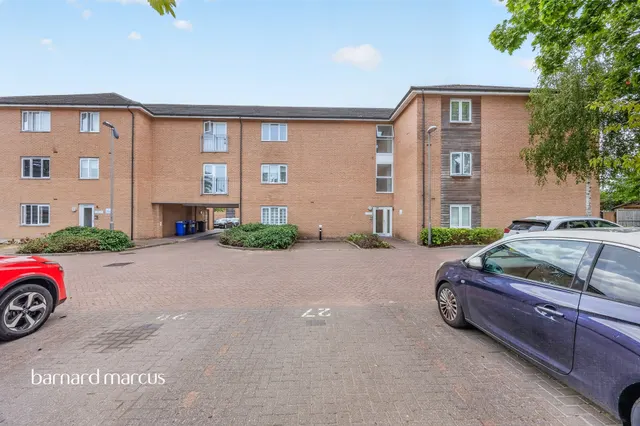 Heron Way, Wallington, photo 1