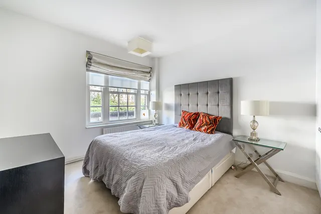 Photo 3 — 26 Pelham Court, 145 Fulham Road, London