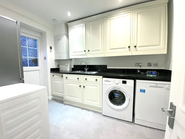 Photo 3 — Gainsborough Court, Walton-on-Thames ...