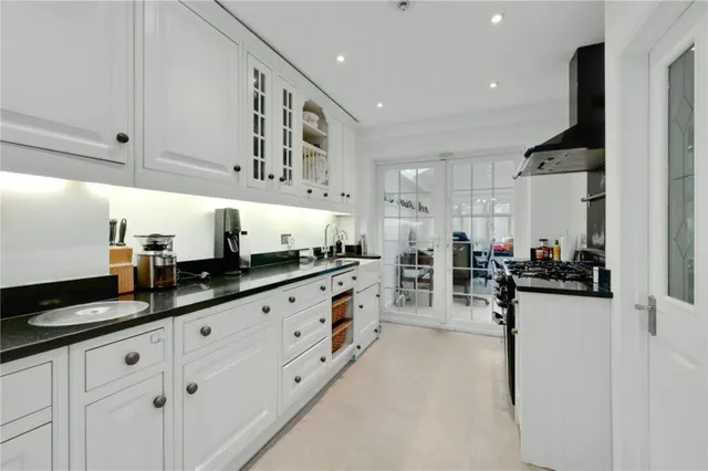 Photo 2 — Gainsborough Court, Walton-on-Thames ...
