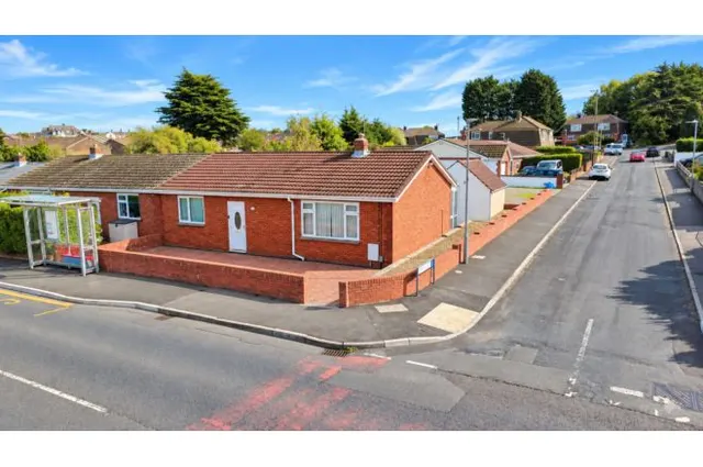 Coldbrook Road East, Barry, CF63, photo 1