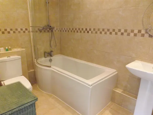 Fully furnished property, Denbigh, LL16, photo 3