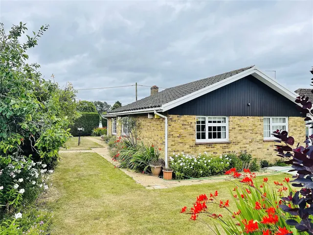 Commonfields, West End, GU24, photo 1