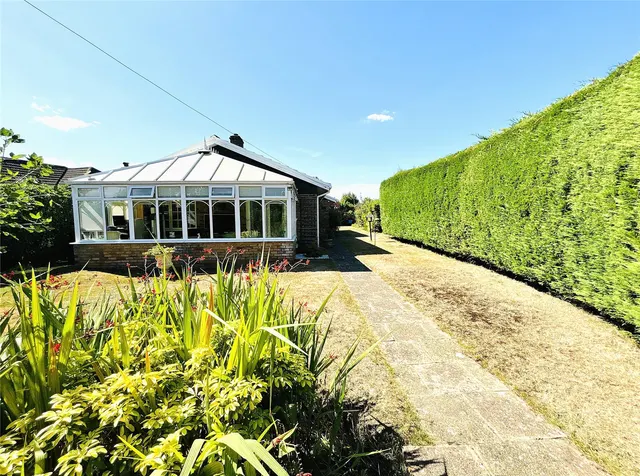 Commonfields, West End, GU24, photo 2