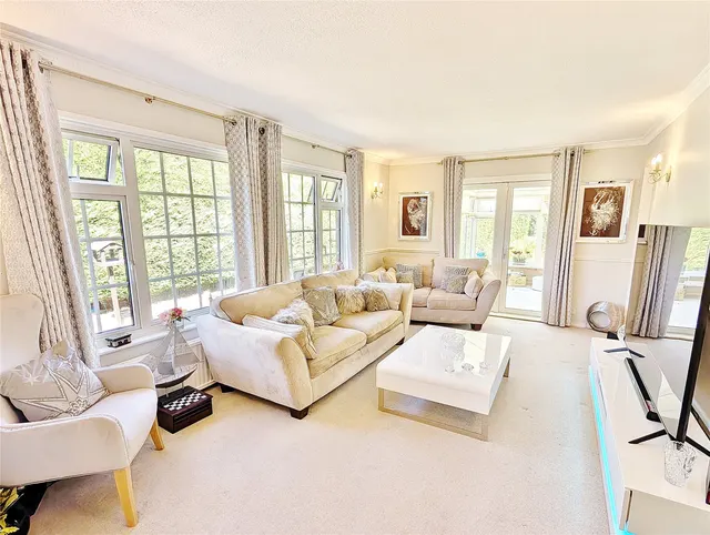 Commonfields, West End, GU24, photo 3