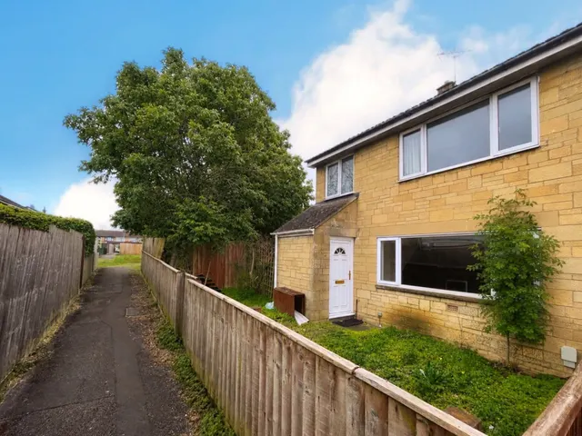 Crabtree Lane, Cirencester, GL7, photo 1