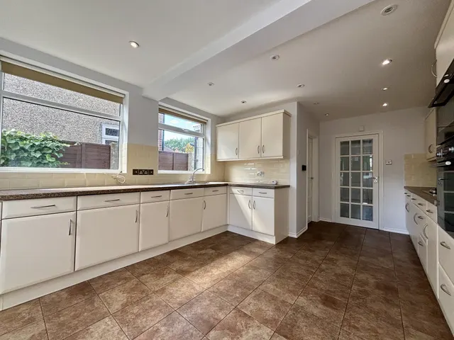 Photo 2 — Graham Close, CR0
