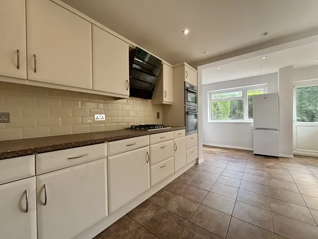 Photo 3 — Graham Close, CR0