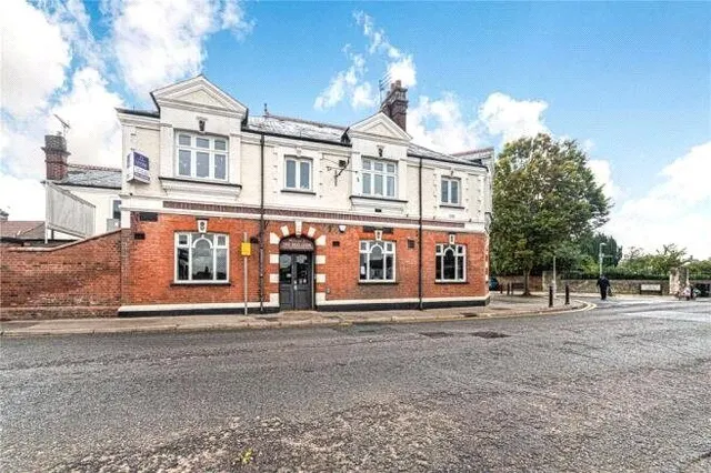 Red Lion Court, 105A Vicarage Road, Hertfordshire, WD18, photo 1