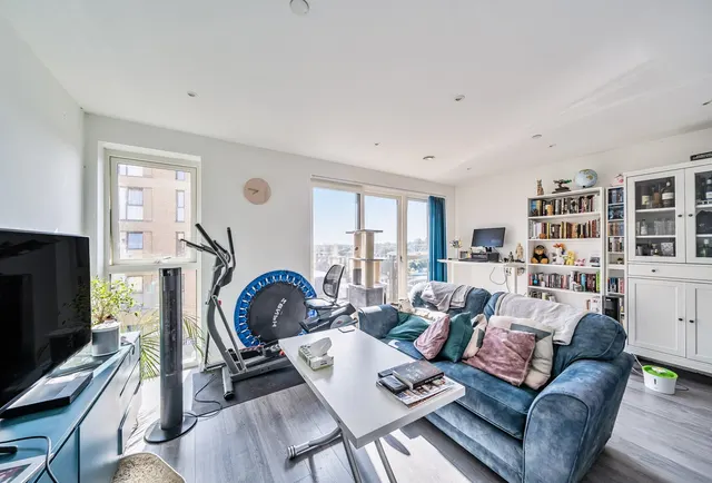 Photo 3 — Moorhen Drive, London, NW9 7FH