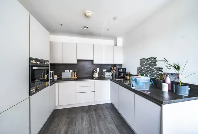Photo 2 — Moorhen Drive, London, NW9 7FH
