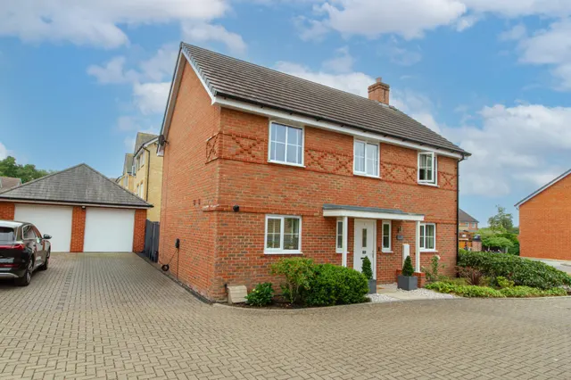 Byrne Avenue, Church Crookham, Fleet, GU52 8BG, photo 1