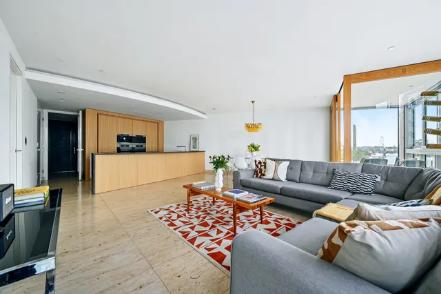 St George Wharf, London, SW8, photo 1
