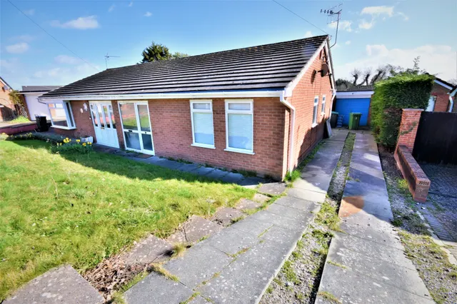 Oakfield, Wrexham, LL13, photo 1