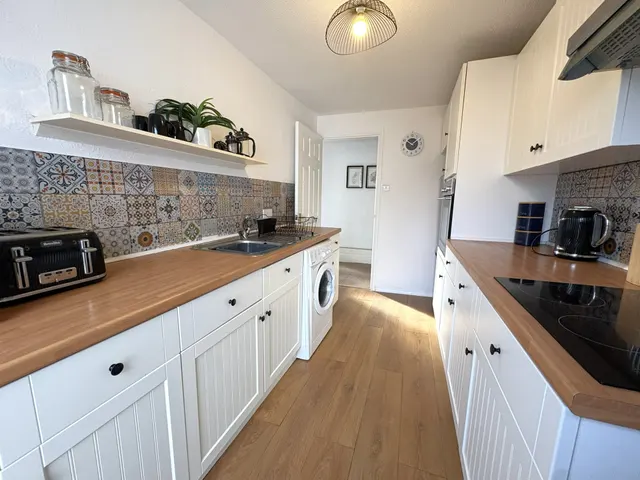 Queens Square, Cullompton, EX15, photo 1