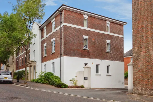 Victor Jackson Avenue, Poundbury, Dorchester, photo 1