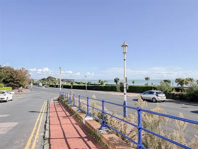 South Cliff, Eastbourne, BN20, photo 2