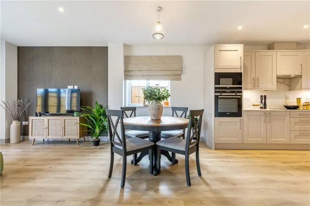 Alexander Gardens, Binfield, RG42, photo 2