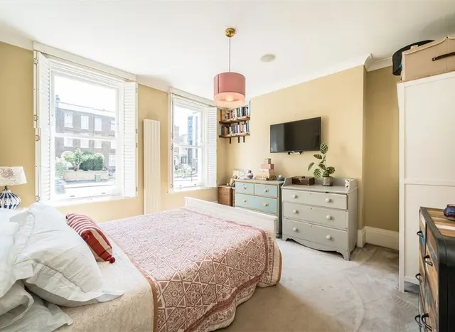 Photo 3 — Clapham Road, Oval, SW9