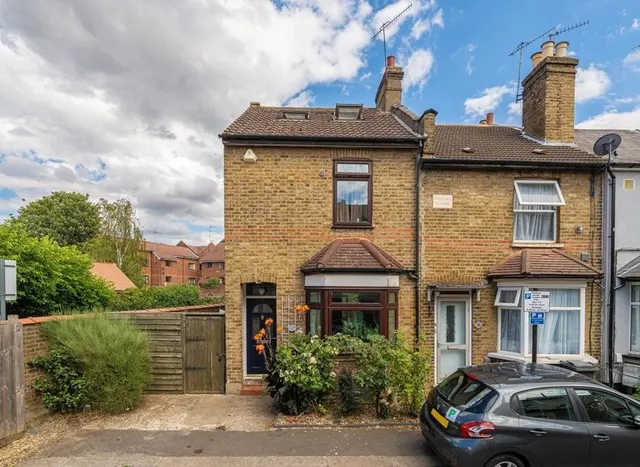 Upton Road, Hounslow, TW3, photo 1