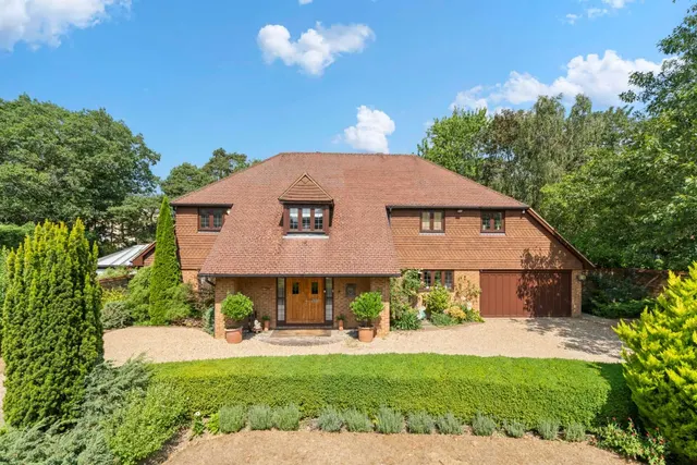 Queensgate, Fairmile Lane, Cobham, Surrey, KT11 2TG, photo 1