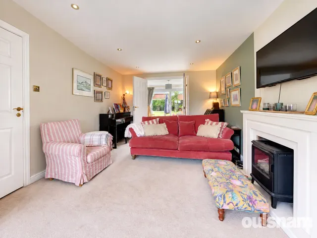 Dugard Way, Droitwich, WR9, photo 3