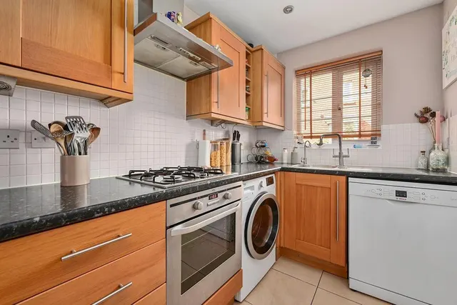 Englefield Way, Basingstoke, RG24, photo 2