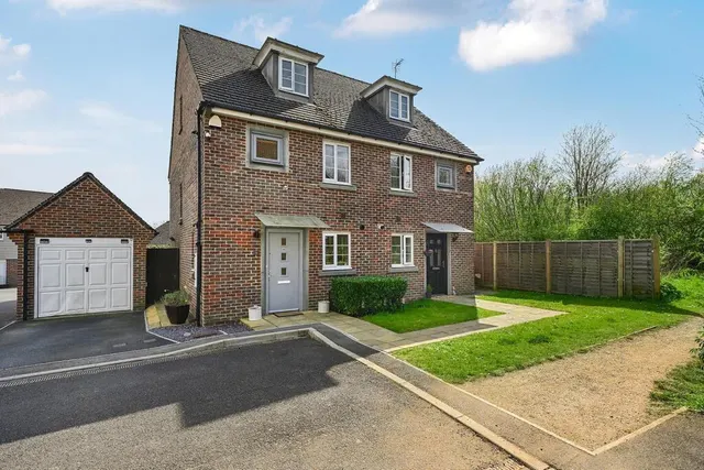 Englefield Way, Basingstoke, RG24, photo 1