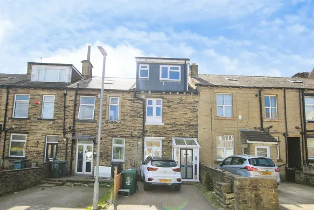 Moor Terrace Bradford, BD2 4SG, photo 1