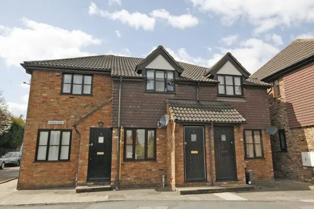 Berrys Lane, Byfleet, KT14, photo 1