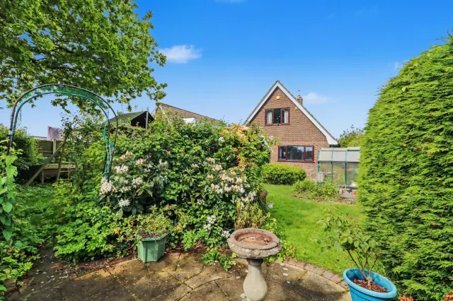 Poplar Drive, Filby, photo 1
