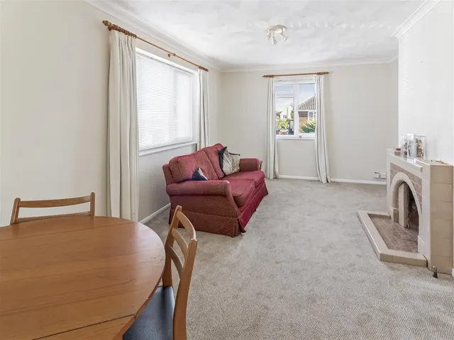Photo 3 — Chesham Close, Goring-By-Sea, Worthing