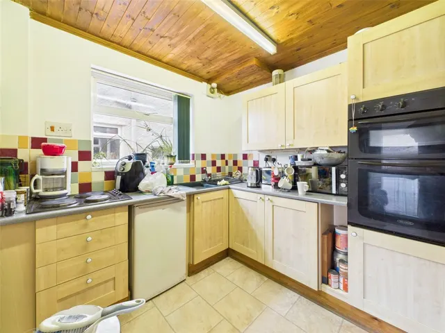 Parkhurst Road, Weston-super-Mare, BS23, photo 3