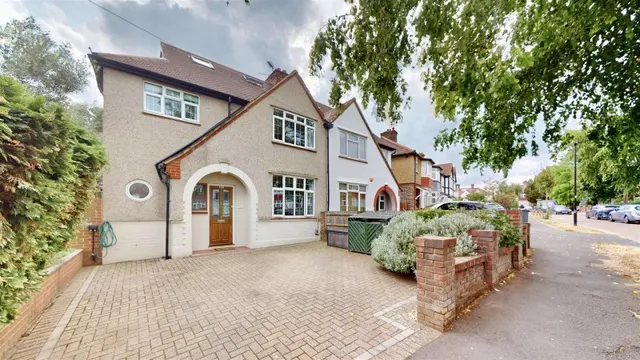 Woodland Gardens, Isleworth, photo 1