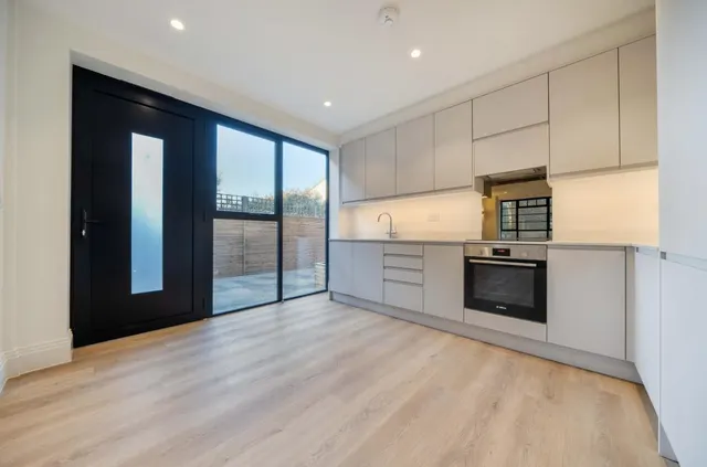 Barmeston Road, London, SE6, photo 2
