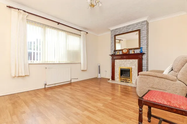 Leas Road, Clacton-on-Sea, CO15, photo 3