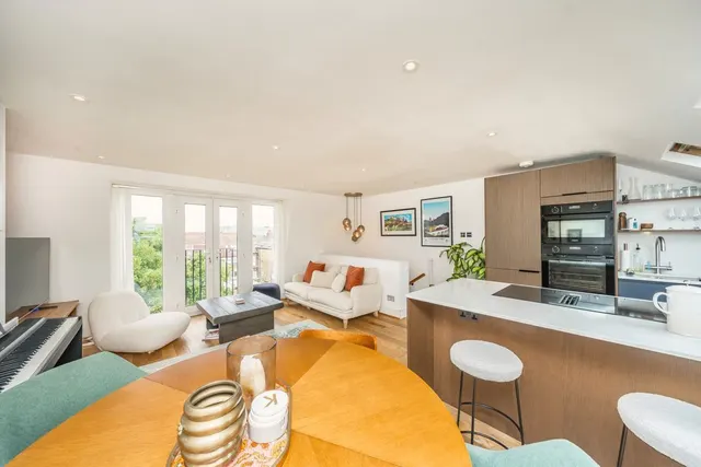 Endlesham Road, SW12, photo 2