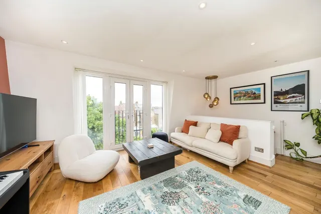 Endlesham Road, SW12, photo 3