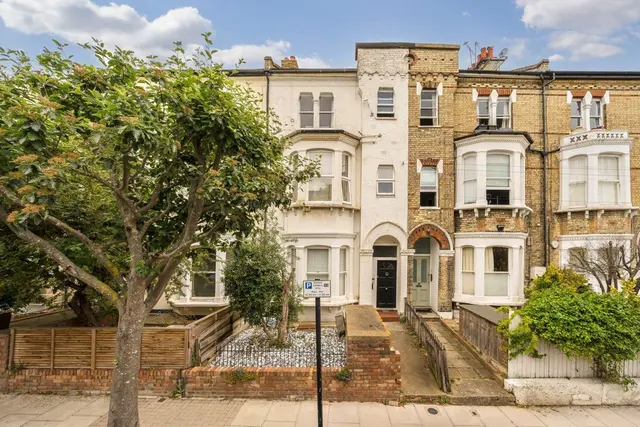 Endlesham Road, SW12, photo 1
