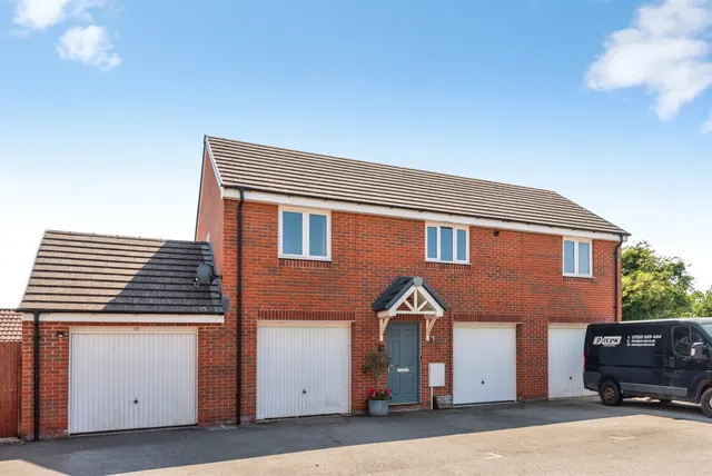 Trowbridge Close, Swindon, photo 1