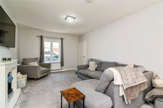 Calder Gardens, Bingham, NG13, photo 3