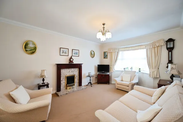 Hamfield Drive, Hayling Island, PO11, photo 2