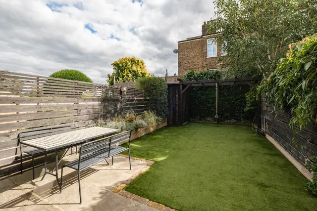 Photo 3 — Victoria Road, London, N22