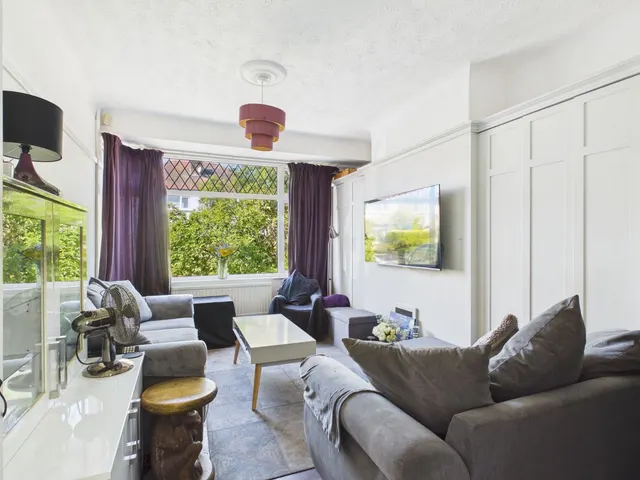 Upton Drive, Upton, CH2, photo 2