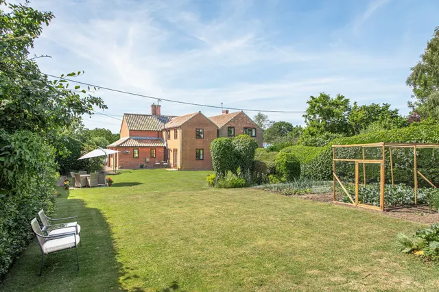 Semi-Detached Character Cottage in Sw, photo 1