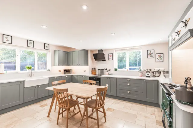 Semi-Detached Character Cottage in Sw, photo 2