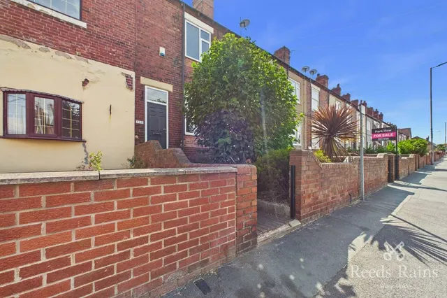 Featherstone Lane, Featherstone, WF7, photo 1