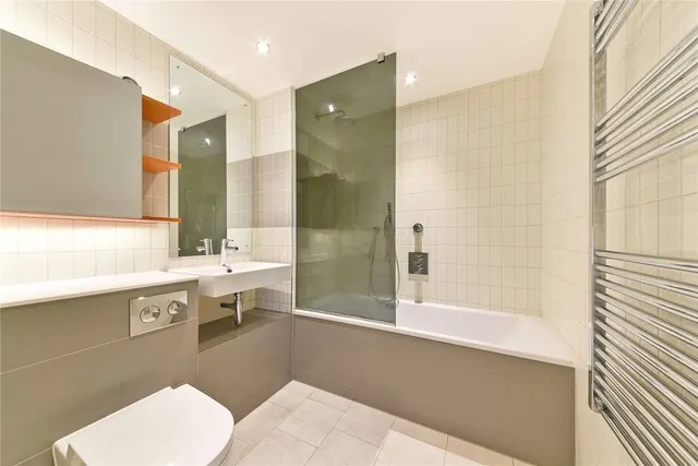 Tidal Basin Road, London, E16, photo 3