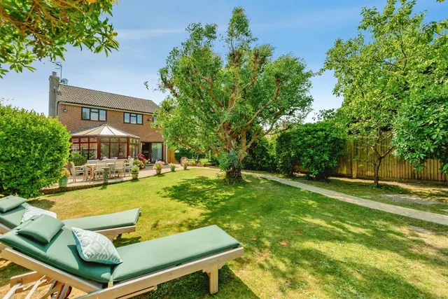Lashmere, Copthorne, Crawley, photo 1
