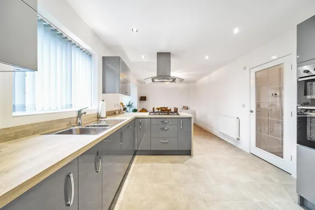 Camilla Close, Carlton, DN14, photo 2
